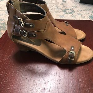 Brown sandals w/buckles & zipper at heels.